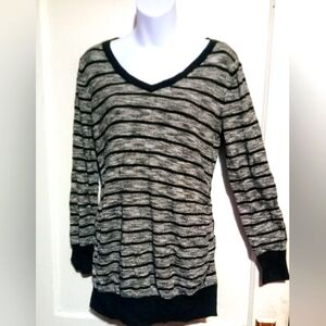 🛍️ BUNDLE ONLY🛍️LIZ LANGE MATERNITY LADIES BLACK AND GRAY STRIPED TUNIC